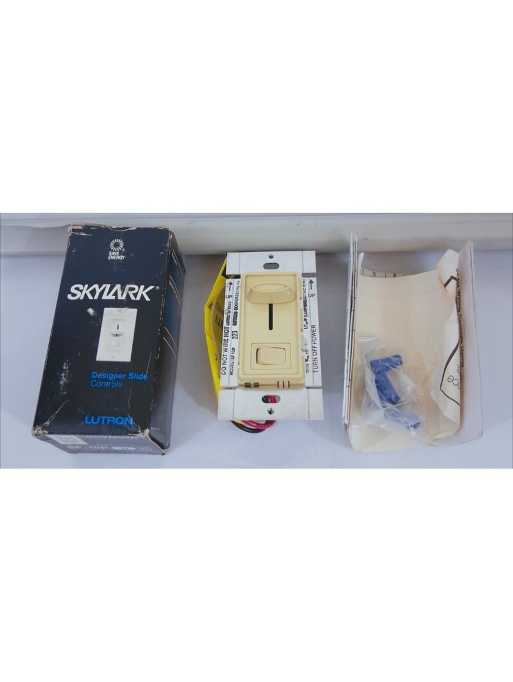 Skylark LUTRON SF-10P-IV Slide + Toggle Fluorescent Dimmer Switch Ivory - New